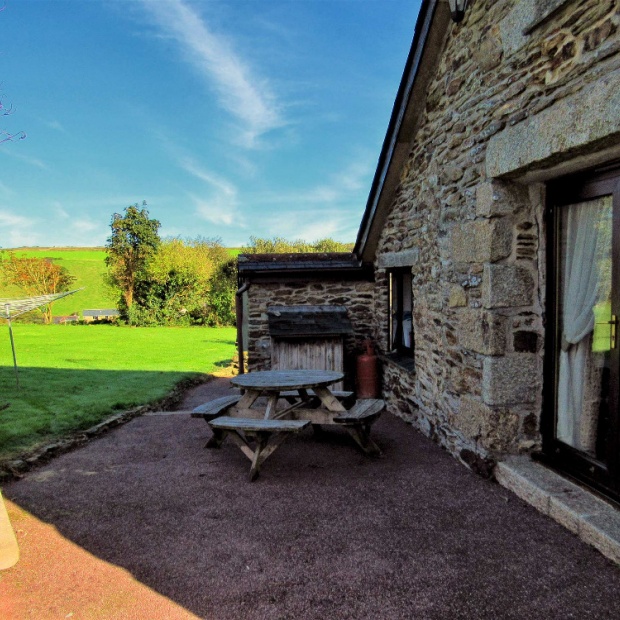 Spiders Web BBQ and Outdoor Seating Area