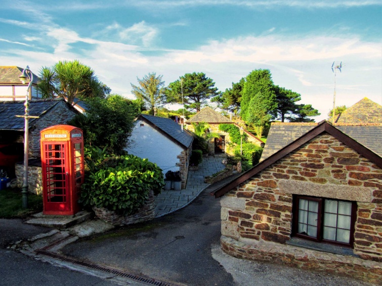 Hendra Paul Holiday Cottages Courtyard View
