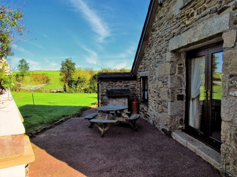 Spiders Web BBQ and Outdoor Seating Area