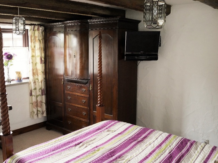 Four Poster Master Bedroom in Badgers Sett Holiday Cottage Cornwall